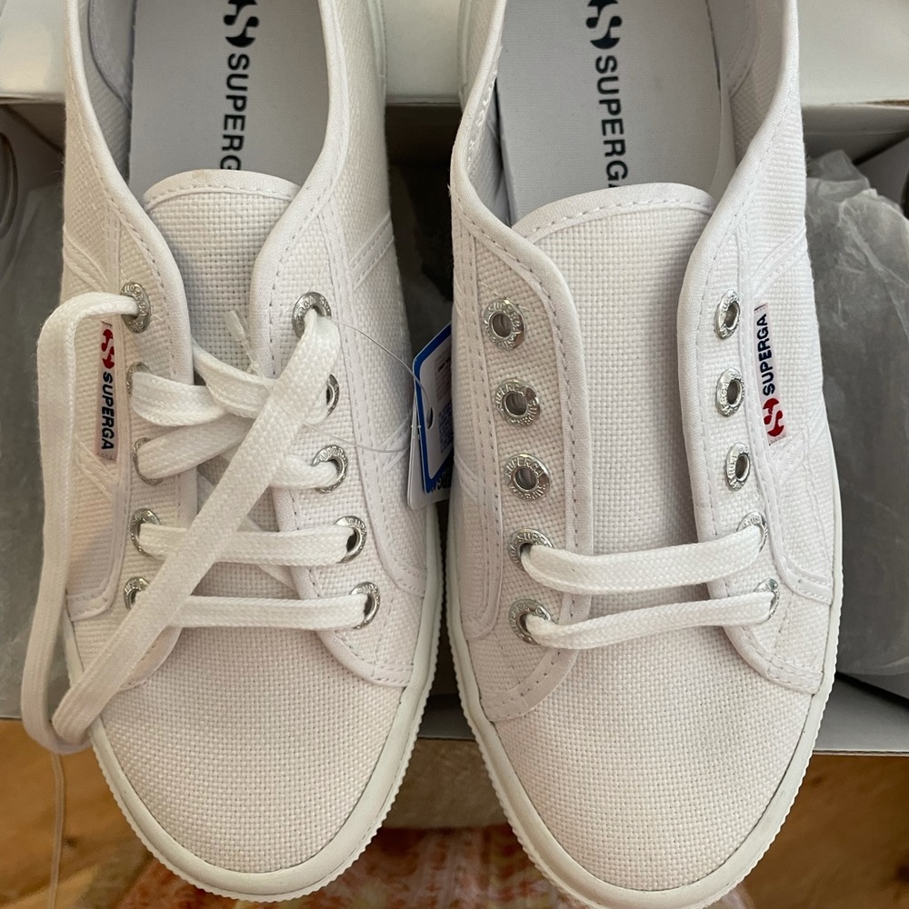 BRAND NEW Italian Sneakers (WHITE) 7.5 WIDE